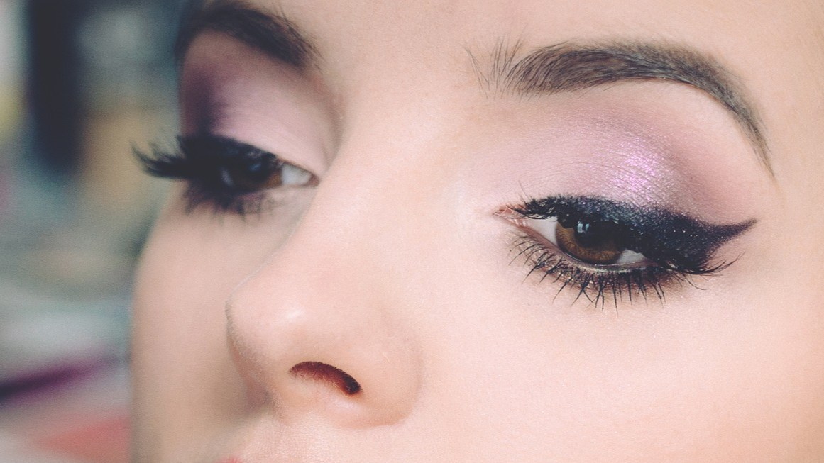 Kalıcı Makyaj Rehberi: Microblading, Eyeliner, Dudak Renklendirme Hakkında Her Şey